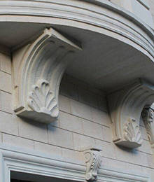 Фасадные кронштейны из натурального камня