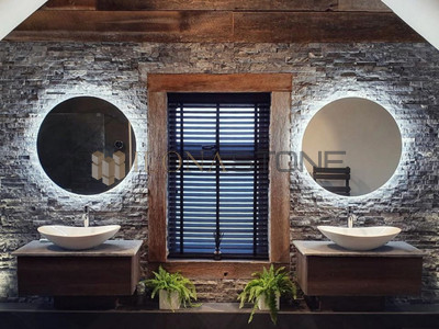 Ванная комната в загородном доме из натурального серого мрамора