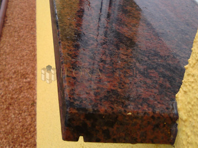 Фасадный подоконник гранитный коричневого цвета